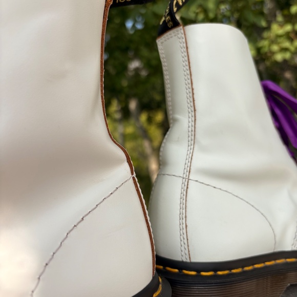 Dr. Martens 1460 Made in England White Leather Boots Size 8 – Worn Once - Picture 4 of 8